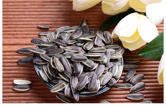 骨质|骨密度-2.5以下不能吃瓜子？医生：2物少吃，骨质疏松或慢慢恢复