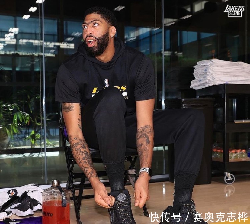 Nike|戴维斯上脚 Nike 神秘新鞋!这设计太科幻了吧?