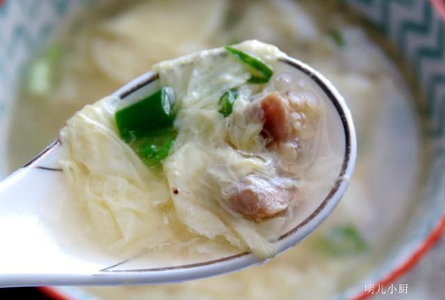 八十岁的姥姥早餐最爱这口汤,经济实惠有营养,网友:长寿有道理