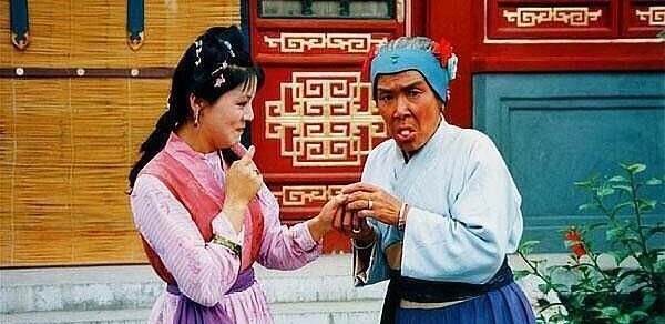 薛姨妈@贾府有一位真正的名媛,见惯了大世面,王熙凤在她跟前就是小儿科