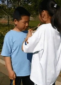 |GIF动图笑话:啥?你把电视弄坏了,看你妈回来怎么收拾你!