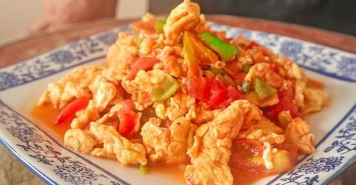  烹饪|看饭店大厨是怎样做“西红柿炒蛋”的？烹饪技巧很棒，拌饭就是香
