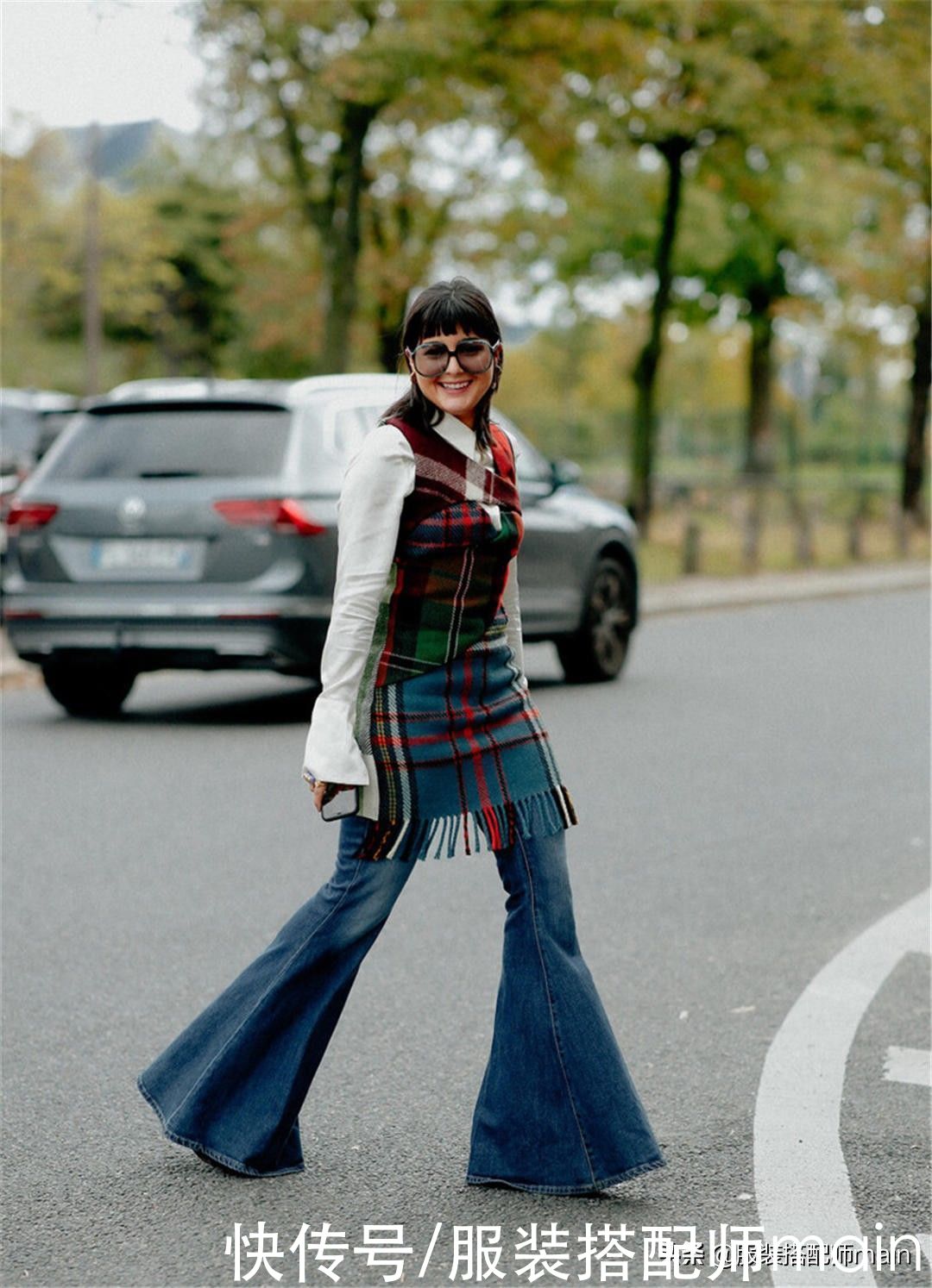 腿粗女孩怎么能少了喇叭裤，不靠PS也能“修”腿