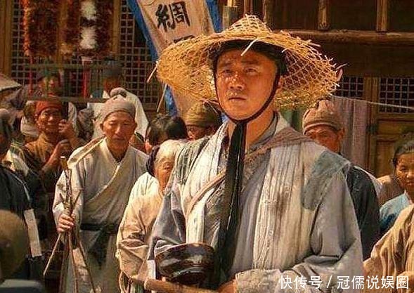 千古|儿子把父母葬在山坡,没想到是龙脉之地,多年后成千古一帝