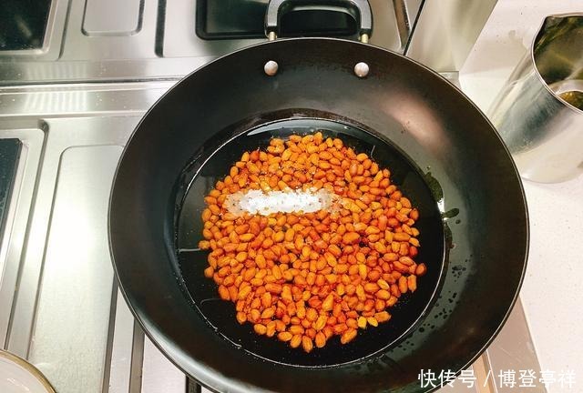 炸出来的花生米|炸花生米时,不要直接炸,多加一步,花生酥脆,放一周都不返潮