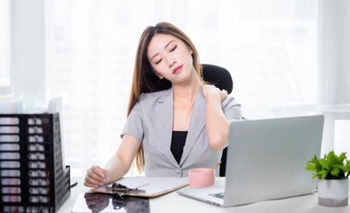 颈椎间盘|还在为颈椎病发愁吗？医生：颈椎病可以保守治疗，治愈率高达90%