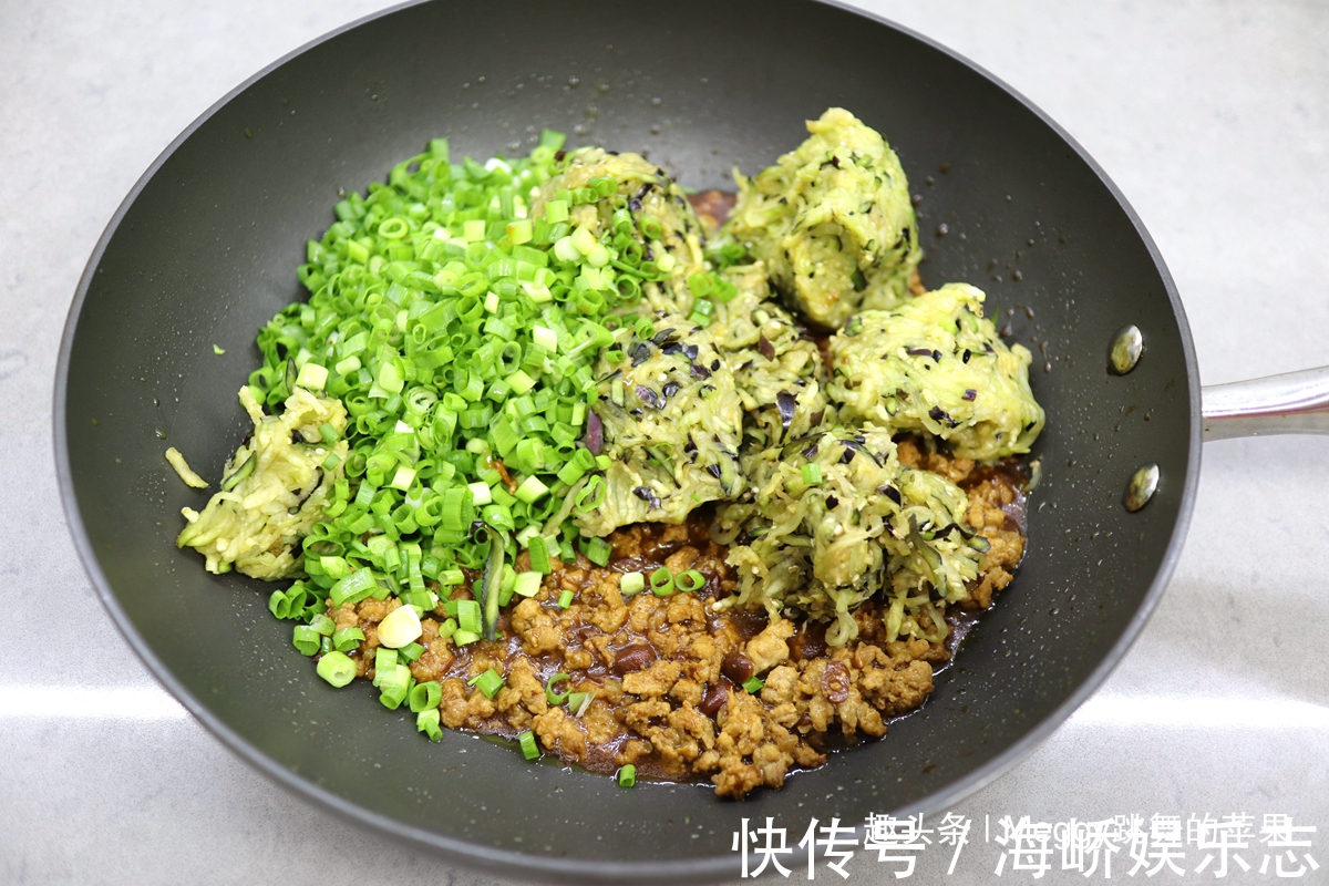 太香|茄子馅的饺子给肉都不换,酱香浓郁太香啦,一顿吃30个小意思