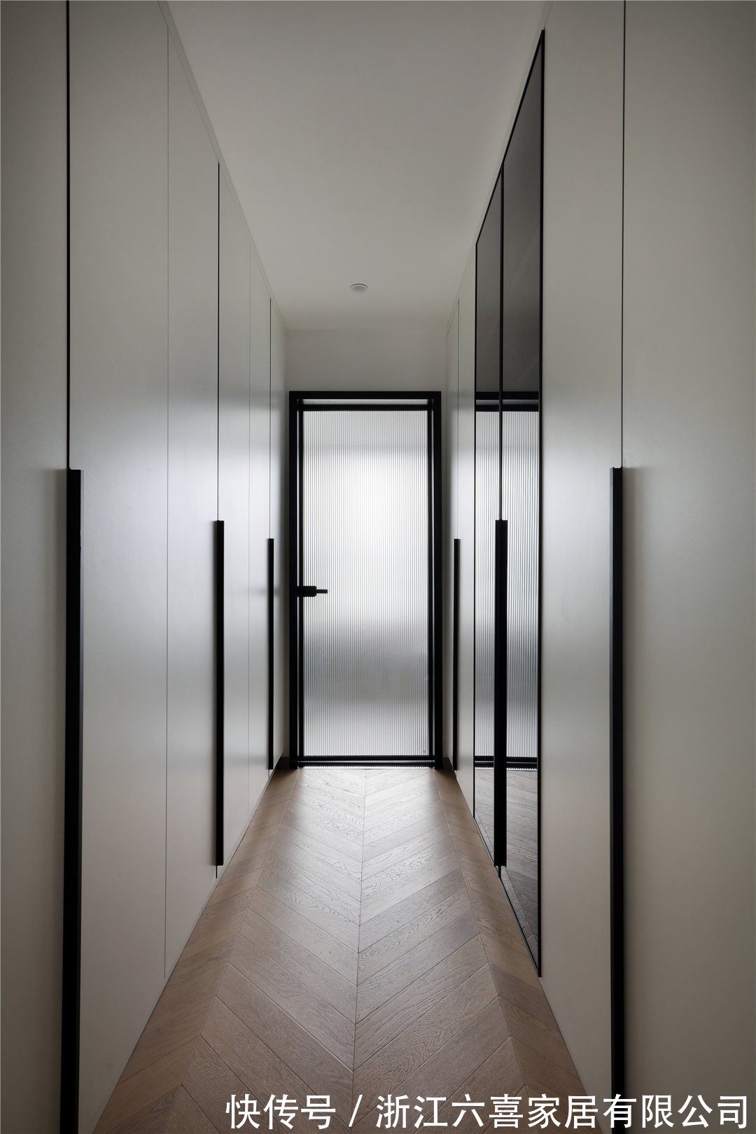 衣帽间|155平花半天也四室住宅公寓装修，三代人的生活，最美的“全家福”