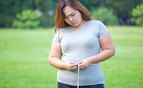 上半身|女性开始变老时，“上半身”或会露出破绽，一个不占是最好了