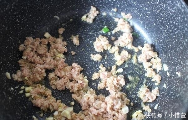 夜市爆款小美食烤豆腐，自己做5块钱成本，份量让你吃到撑