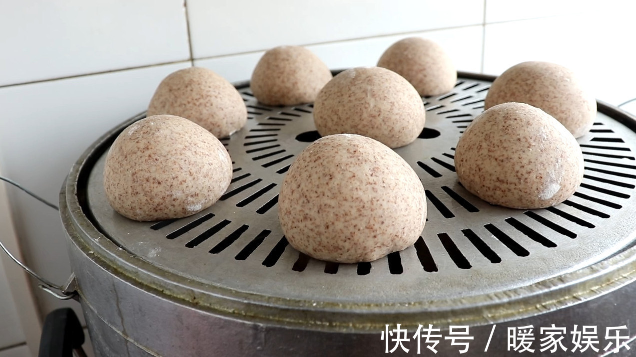 蒸馒头，最好不要直接蒸，3个小诀窍，馒头松软好吃，不塌陷