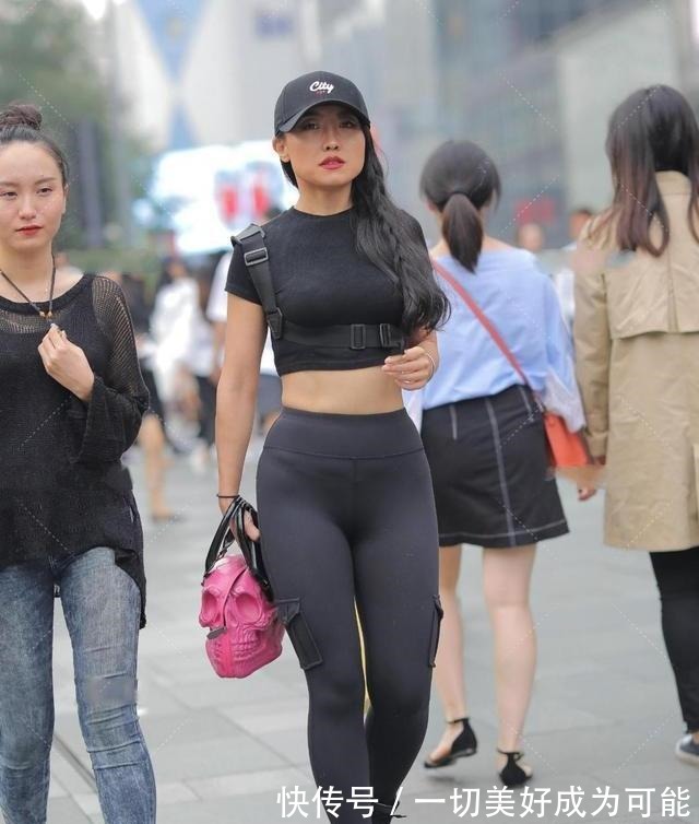 工作服 将工装服设计成瑜伽裤，那么它所展现的魅力就会多出一丝清凉！