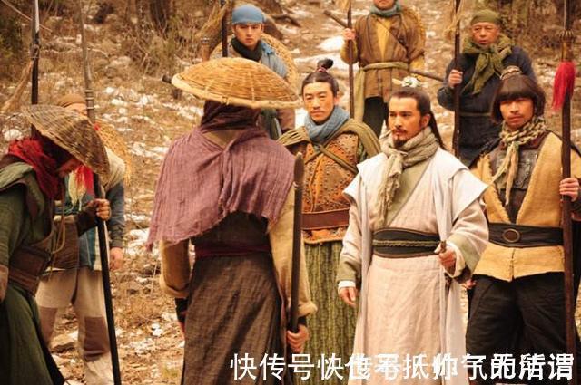 林冲|林冲上梁山后,做错了三件大事,注定他一生会被人踩在脚下!