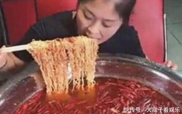 网红|网红吃播假到什么程度龙虾是塑料，果汁当辣椒油，连人也是假的