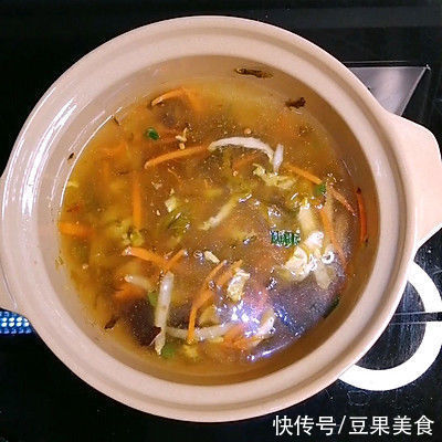 #我心中的冬日限定#冬日里的开胃美食——酸菜肥牛揪面片