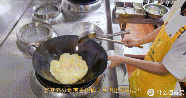 厨师长|王刚的美食精选 篇九十：厨师长教你：“秋葵炒蛋”的家常做法，清脆爽口，营养美味