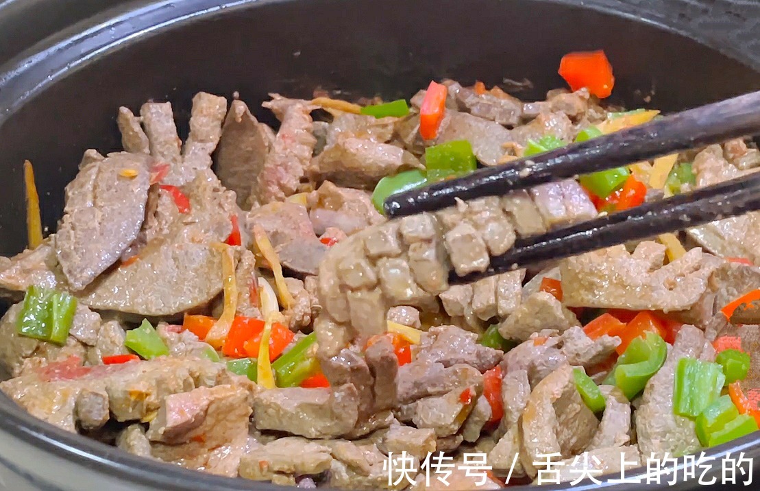 红线椒|把啤酒倒入猪肝中,这种做法真是太厉害了,出锅满屋飘香,真解馋