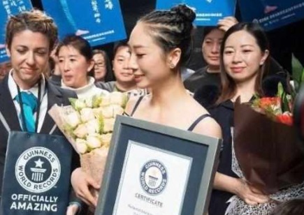 中国女性&中国第一柔术美女,全身关节可随意弯折,成世界最软妹子