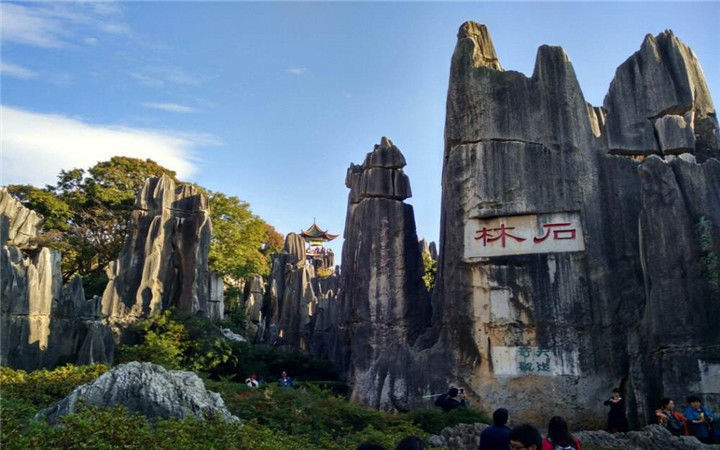 作为旅游之乡，这里除了阿诗玛，还有大瀑布