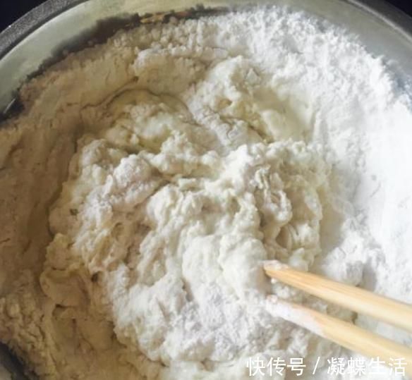 为什么馒头蒸好了,取出来之后会回缩成死面?原因居然是因为这个