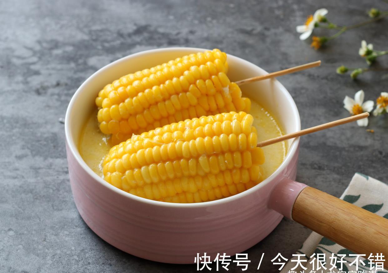 黄油|煮玉米,不要只加清水,多加3样,又香又甜,比买的玉米还好吃