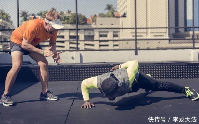 引体向上|运动练出强壮！经常进行这3个运动的男人，身体一般不会差