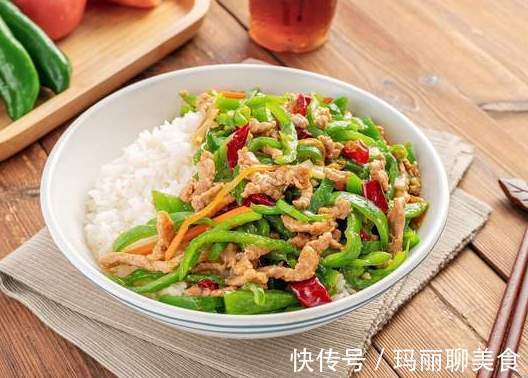 鲜香|做青椒炒肉，先炒肉还是青椒大厨教你正确顺序，鲜香好吃又入味