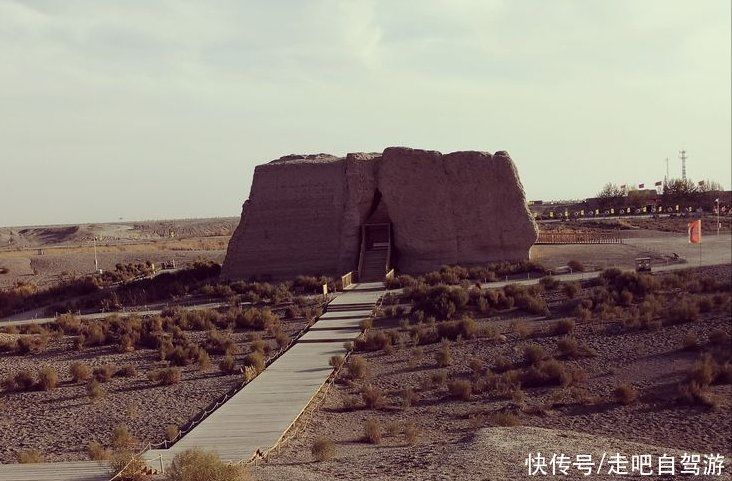 一人一车自驾西北行，打卡网红景点，途中戈壁没有人烟