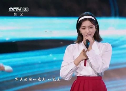 劉雨昕|央視七夕晚會：鳳凰傳奇舞臺驚艷，周深唱腔絕了，王冰冰展現(xiàn)出成熟美