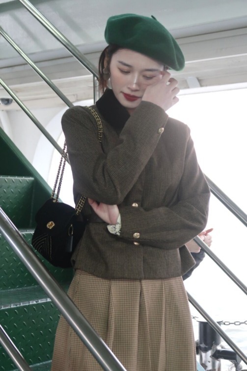 半身裙 日常穿搭没头绪?不妨试试“短外套+半身裙”,显高显瘦又有气质