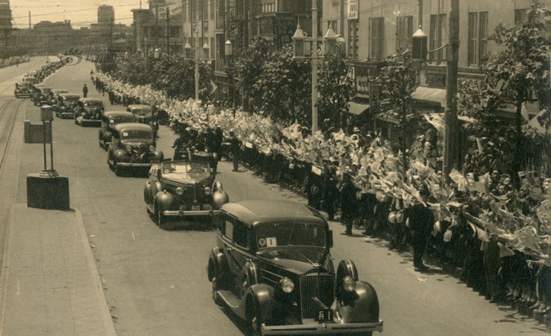 张照片为1941|汪精卫访问日本照片:与东条英机座谈,祭拜前首相犬养毅