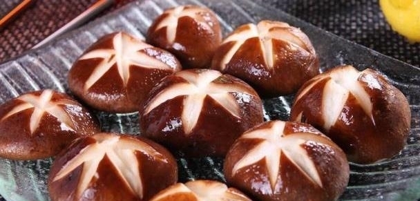 干香菇和鲜香菇究竟有何区别?听听专家怎么说,别再被商贩误导!