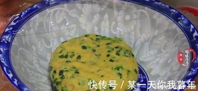 自从学会小饼后，我家面粉不够吃了，一次一锅，孩子特喜欢