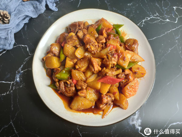 这肉8元一斤,和土豆是绝配,每次炖一锅,好吃到汤汁都不剩