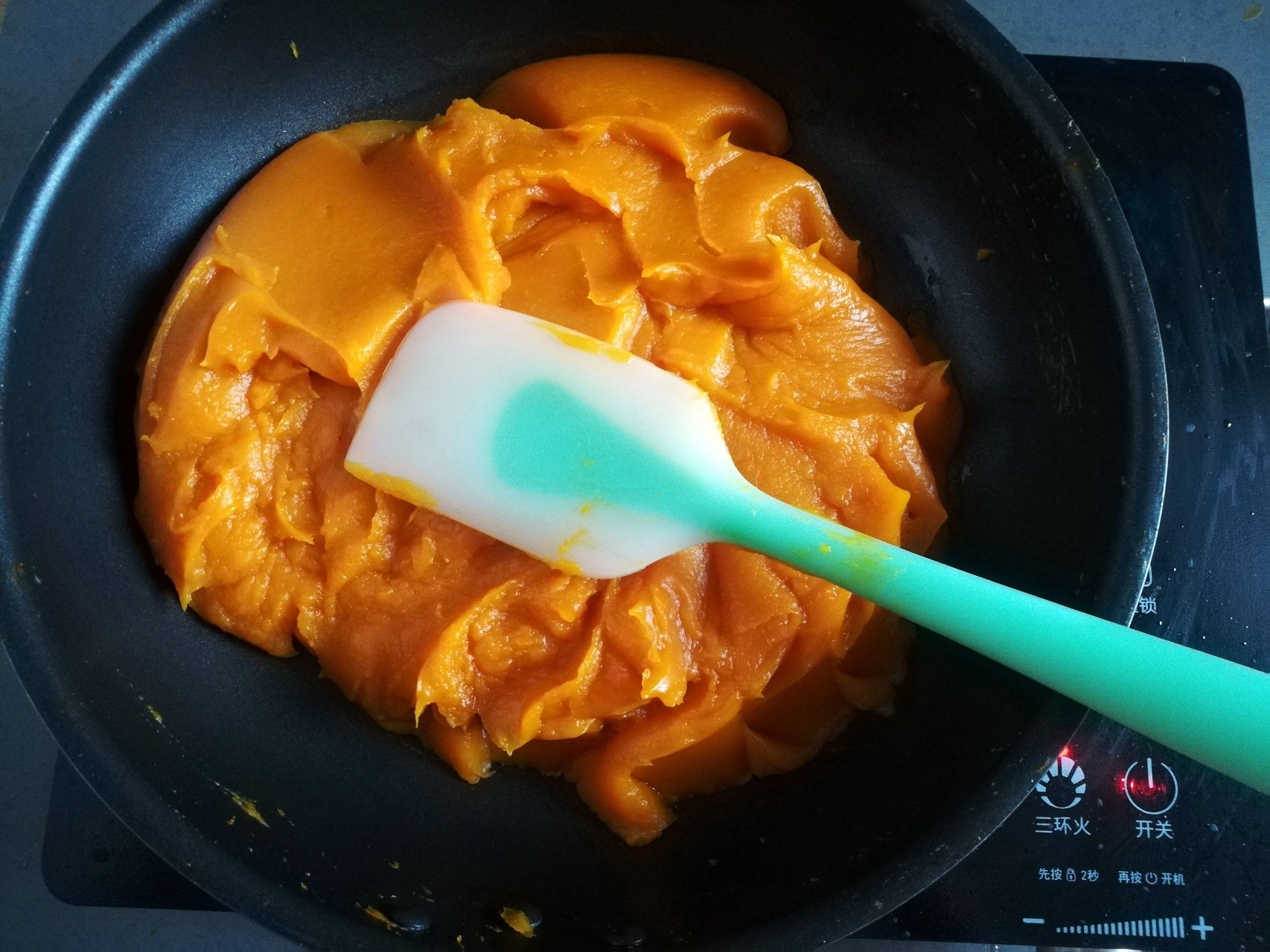南瓜月饼馅|自从学会炒南瓜月饼馅，我家每年都炒好几锅，低糖少油，健康美味