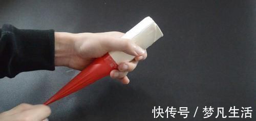 卷纸筒上套个气球太实用了, 能帮家里省下不少钱, 看完赶紧去试试