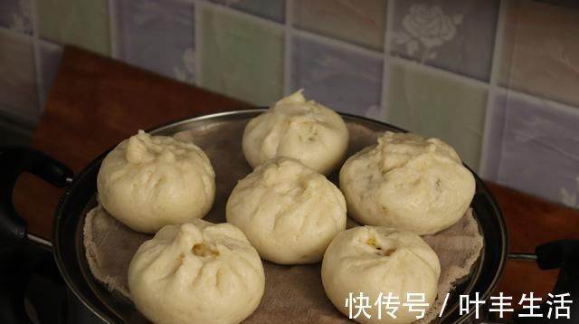 小董|三伏天,用这菜蒸包子太香了,想吃都买不到,皮薄大馅又鲜美