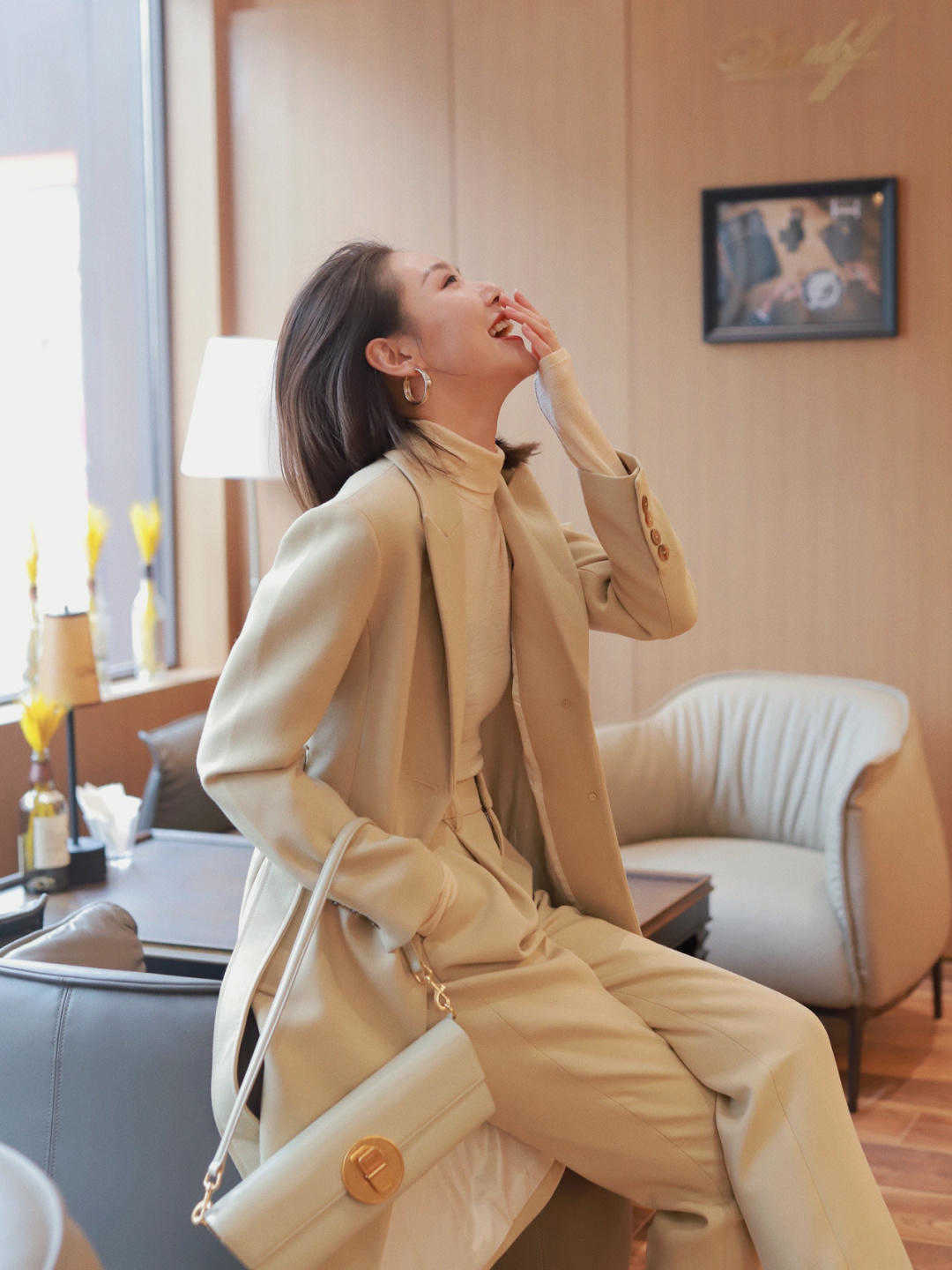 穿搭|秋冬的标配卡其色大衣,怎么穿都好看,几个搭配技巧送你,绝对轻松驾驭