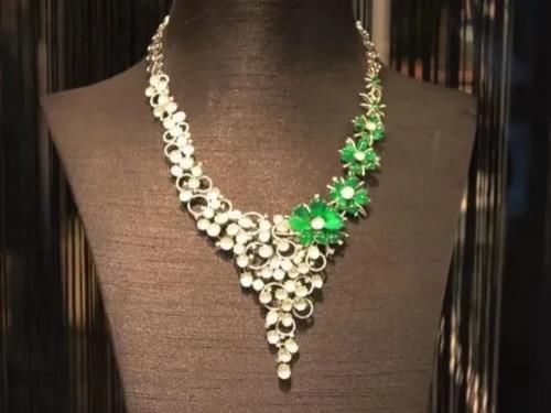 适合自己的才是最好的！不同年龄段人群应该如何挑选翡翠？