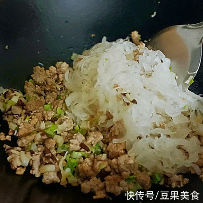 地瓜淀粉|做清蒸白萝卜肉丸时，记住这几招，绝对美味