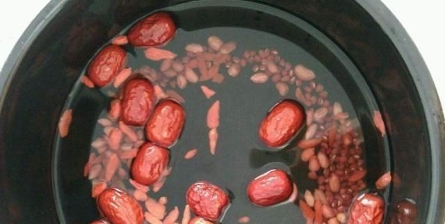 妈妈们|适合坐月子期间喝的四种汤,营养下奶又不容易发胖,产后妈妈必备