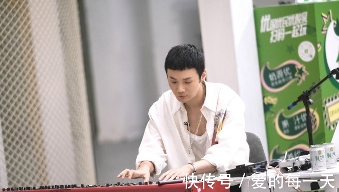 资历|周震南做《少年说唱企划》导师资历不够？实话实说，没人比他合适