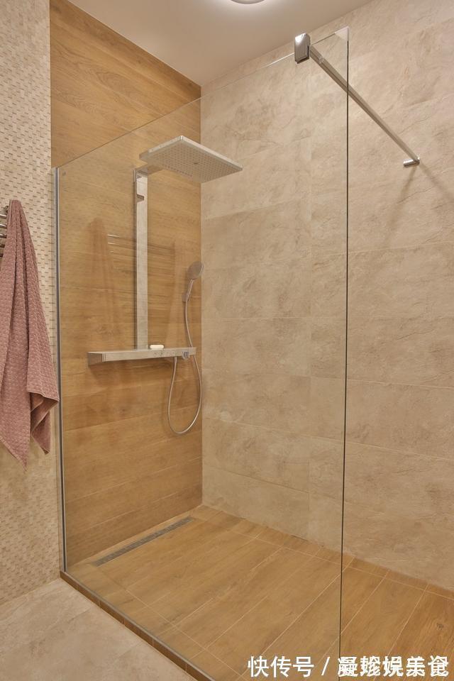 墙面|130平各个空间几乎空无杂物,我是没看出来,屋主一家已住10年