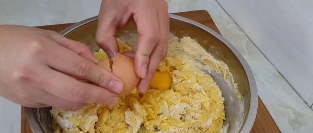 吃法|玉米面又出新吃法,教你简单一做,做法比面包简单,比蛋糕都好吃