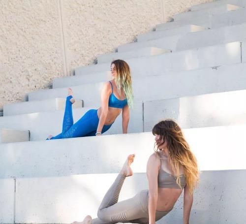 头部|美得独特又自信,瑜伽女人的蜕变,是从这些体式开始的