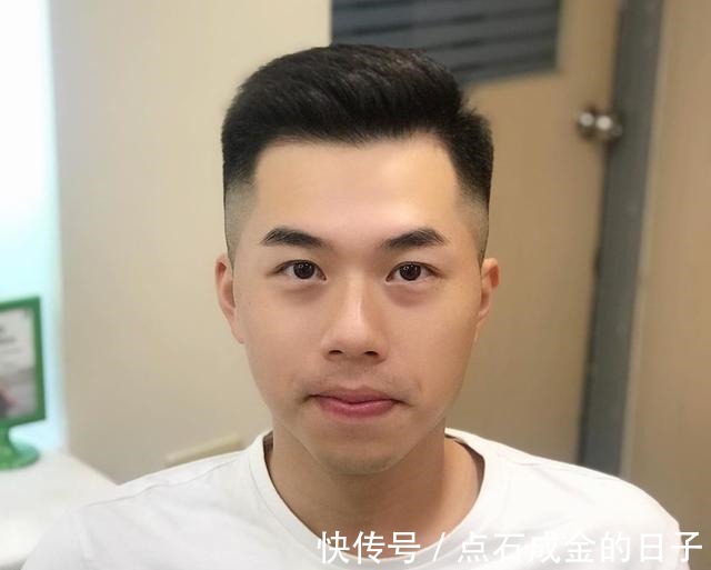 发型 男生剪对发型很重要,今秋就留这4款流行发型,长相一般也很帅气!