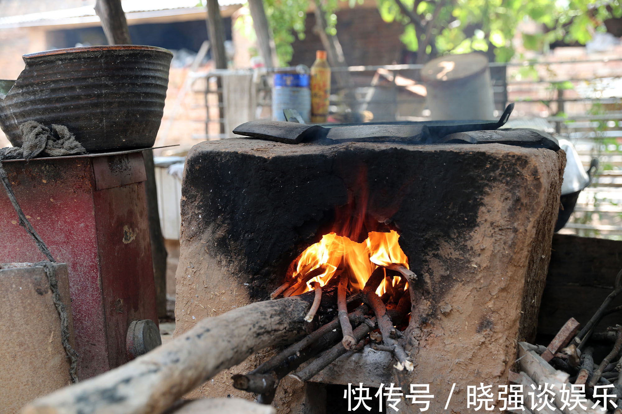 6旬大娘用12枚土鸡蛋招待山外来客，特殊的待客之道让人感动