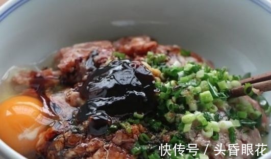 洋葱别炒着吃,教你解馋新吃法,又鲜又嫩,出锅孩子一口气吃10个