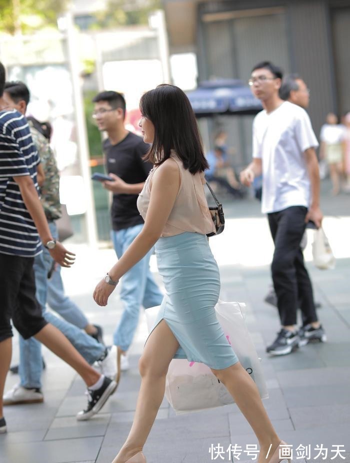 更上一层楼|珍珠雪纺上衣搭配及膝裙，优雅气质尽显