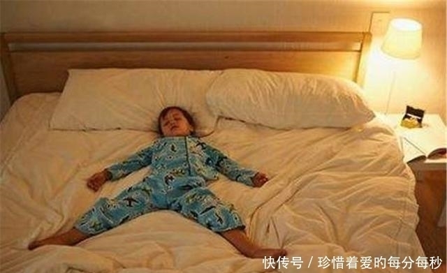 成一团|孩子爱用这3种“睡姿”睡觉,暗示未来的性格,家长可要长点心了